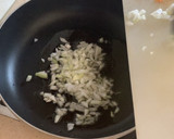 Foto del paso 4 de la receta: Espaguetis al vermú, coquinas y gambones