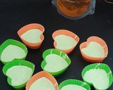 Foto langkah ke 5 dari resep Bolu Kukus Ketan Putih Pandan isi Selai Strawberry.