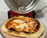 Foto del passaggio 12 della ricetta Pizze al piatto (67% idratazione) 🍕