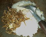 Foto langkah ke 4 dari resep Nasi Goreng Ikan Teri.