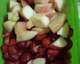 A picture of step 1 of Apple strawberries smoothie.