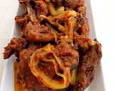 A picture of step 3 of Peppered chicken with white onions.