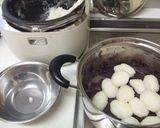 A picture of step 14 of Ohagi with Adzuki Beans and Kinako Powder.