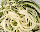 Foto del paso 2 de la receta: Pasta de zucchini 😋 con tomate cherry