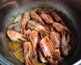 Foto del paso 2 de la receta: Espaguetis negros con gulas y gambones