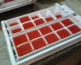 A picture of step 4 of Refreshing ice lolly.