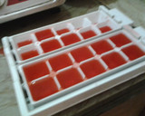 A picture of step 4 of Refreshing ice lolly.