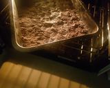 A picture of step 6 of Date,chocolate and honey slices.