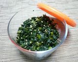A picture of step 3 of Celery Leaves Tsukudani (Sweet-Salty Simmered Celery Leaves).