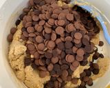 Foto langkah ke 5 dari resep Chocolate Chip Cookies.
