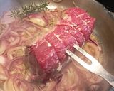 Une image de l'étape 9 de Rôti de bœuf de bonne maman à l'oignon caramélisés.