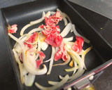 A picture of step 2 of Stir-Fried Pork and Onion with Ginger and Ponzu Sauce.