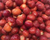 Foto del paso 1 de la receta: Mermelada de frutillas enteras