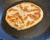Foto del paso 3 de la receta: Pan con patatas en sartén (plăcinte cu cartofi fără dospit)
