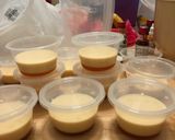 Gambar langkah 9 resipi Puding Caramel dalam bekas plastic.