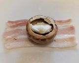 Baconbe göngyölt gomba air fryerben salátával recept fázis 2 fotója