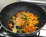 A picture of step 9 of Sweet and sour beef.