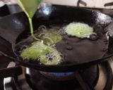 बटरस्कॉच जिलेबी (butterscotch jalebi recipe in marathi) रेसिपी स्टेप 4 फोटो 