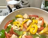 A picture of step 6 of Stir-Fried Chicken Breast with Tri-Color Peppers 🫑.