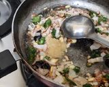 A picture of step 3 of Methi pithla jowar green garlic bhakri and thecha village style.
