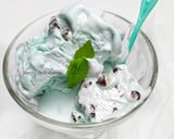 Foto langkah ke 5 dari resep Blueberry Ice Cream Chocochips.