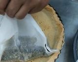 Gambar langkah 5 resipi Apple Crumble Pie.
