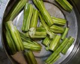 A picture of step 1 of Drumstick soup.