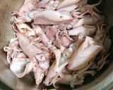 Hình bước làm 2 của món Mực xào tỏi 🦑🦑