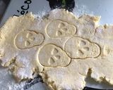 Une image de l'étape 3 de Galettes de maïs « crânes » au parmesan et origan.