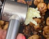 Une image de l'étape 4 de Champignons poêlés au vin et à l'ail.