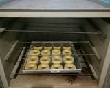 Foto langkah ke 5 dari resep Cemilan Donat Mini Cookies Variasi.