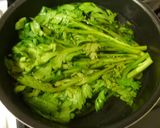 A picture of step 2 of Gooey-Gooey Chrysanthemum Leaves Mixed with Natto and Sesame Seeds.