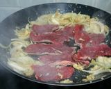 A picture of step 1 of Beef Slice In Sweet Dark Sauce.