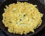 Foto langkah ke 3 dari resep Telur Dadar Makaroni Keju.