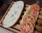 Foto del paso 3 de la receta: Bocadillo de calamares con mayonesa de cebolla y tomate