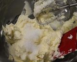 A picture of step 3 of Berry Cheese Angel Cake.