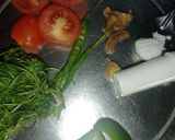 हरे धनिये की चटनी (hare dhaniye ki chutney recipe in Hindi) रेसिपी चरण 1 फोटो