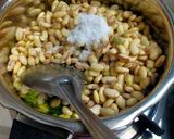 A picture of step 2 of Vaal nu Shaak (Lima beans).