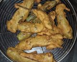 A picture of step 4 of Green chilli pakoras.