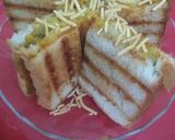 A picture of step 4 of Aloo bhujiya masala toast.