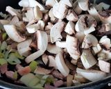 Une image de l'étape 1 de Mini quiches sans pâte aux champignons, poireau, lardons..
