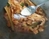 Foto langkah ke 4 dari resep Nasi Bakar Pedas Ayam Jamur.