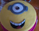 A picture of step 6 of Minion cake.