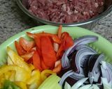 Foto langkah ke 1 dari resep Tumis pelangi paprika.