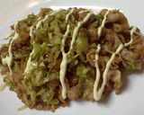 A picture of step 4 of Stir-Fried Pork Belly and Cabbage with Okonomiyaki Sauce.