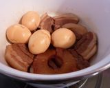 A picture of step 3 of Pork Belly Cubes Cooked with Canned Pineapple.
