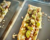 Foto del paso 2 de la receta: Hojadritos de bratwurst con pepinillos y cebolla frita
