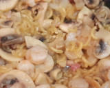 Foto del paso 4 de la receta: Fideuá de champiñones y gambas