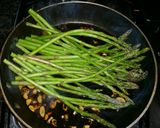 A picture of step 4 of Asparagus wrapped in Meat (Japanese style).