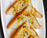 तवा गार्लिक चीज़ ब्रेड (tawa garlic cheese bread recipe in Hindi) रेसिपी चरण 2 फोटो